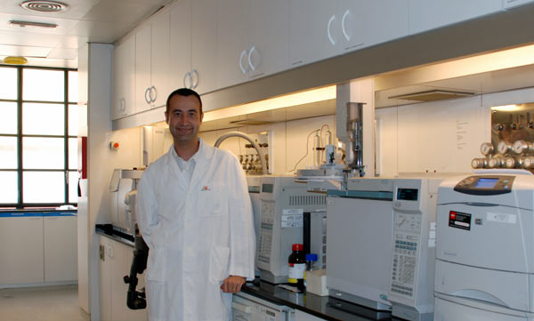 Juan Antonio Calzado, Laboratorio de Análisis Echevarne